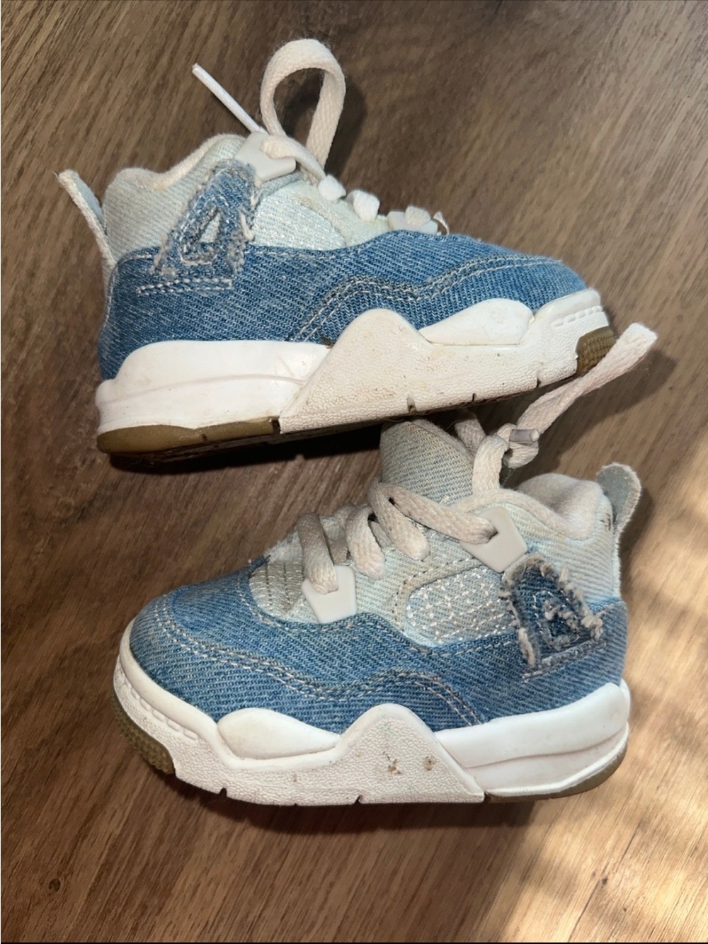 Kids Denim Light Blue Athletic Sneakers - Jordan Retro 4 Tex
Boys' Toddler 4 c
